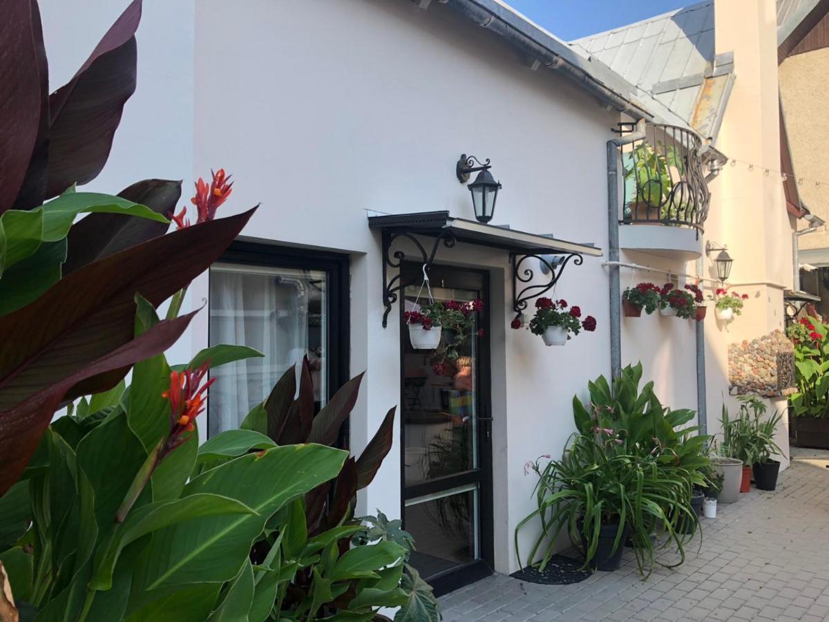 Guest House Nika - Cottages And Rooms In The Heart Of Palanga City Center Kültér fotó