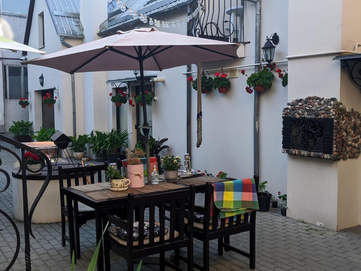Guest House Nika - Cottages And Rooms In The Heart Of Palanga City Center Kültér fotó