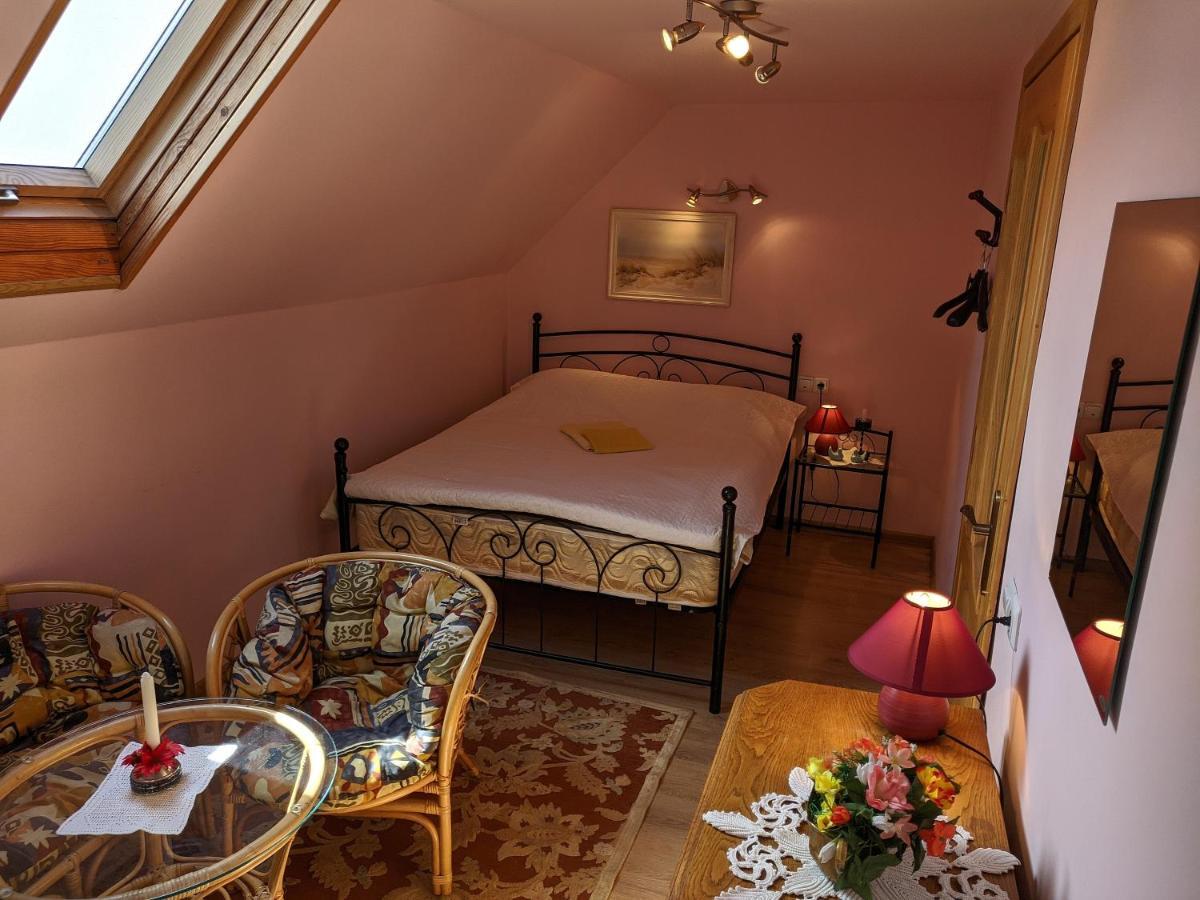 Guest House Nika - Cottages And Rooms In The Heart Of Palanga City Center Kültér fotó