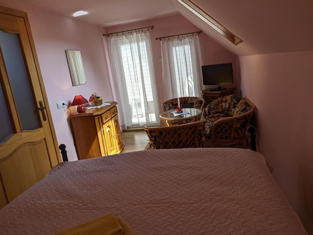 Guest House Nika - Cottages And Rooms In The Heart Of Palanga City Center Kültér fotó