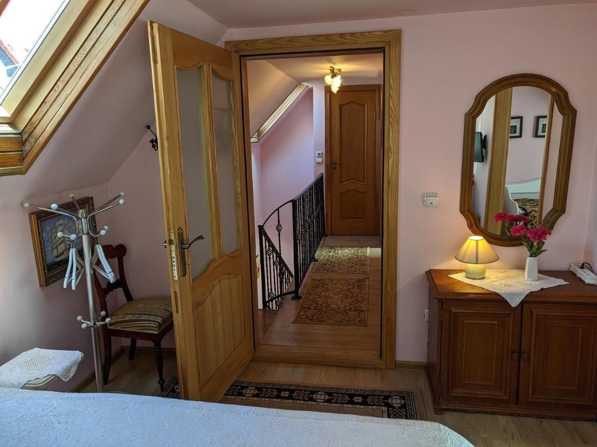 Guest House Nika - Cottages And Rooms In The Heart Of Palanga City Center Kültér fotó