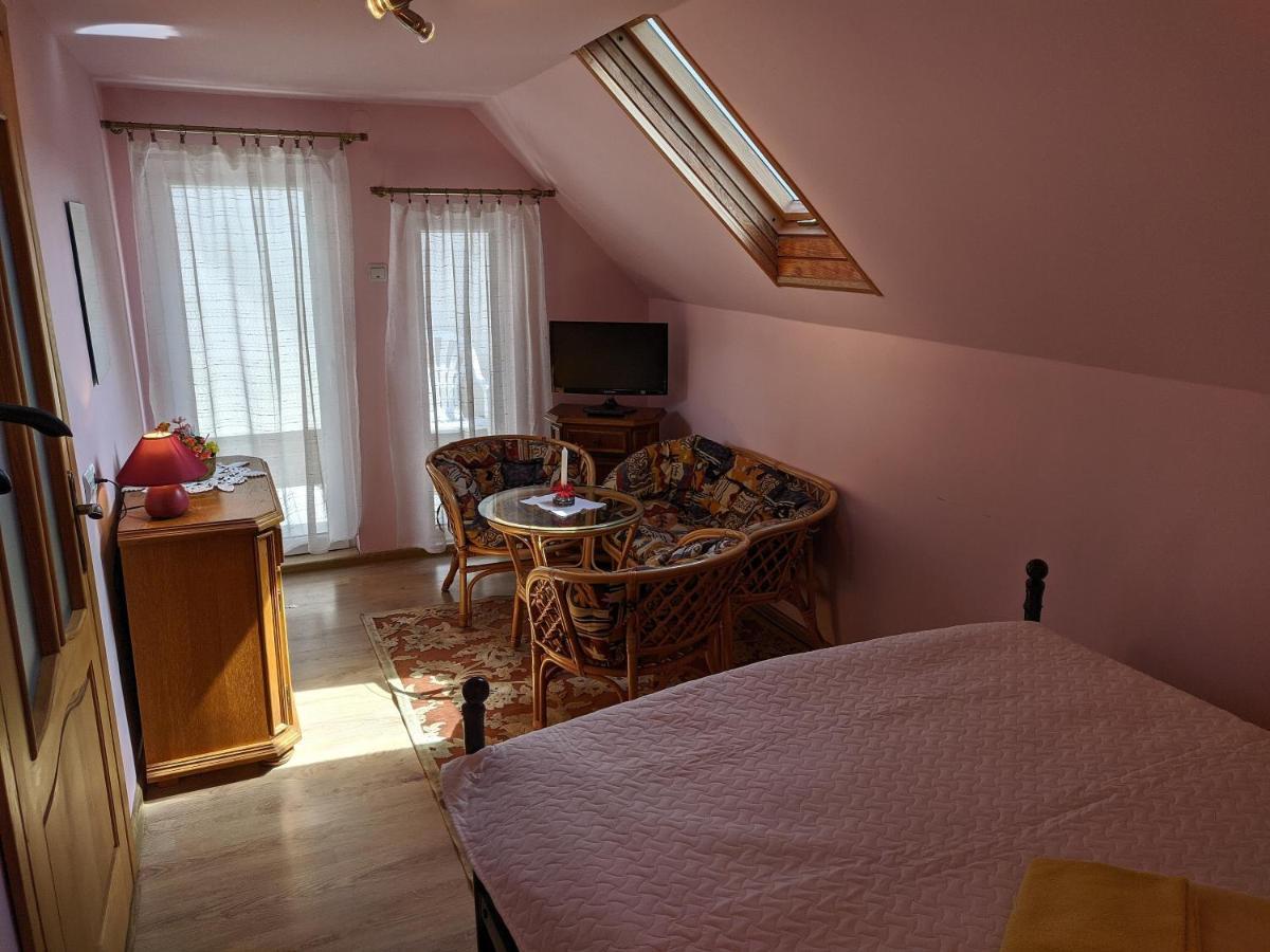 Guest House Nika - Cottages And Rooms In The Heart Of Palanga City Center Kültér fotó